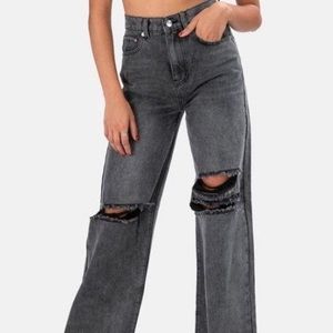 Adika ripped jeans